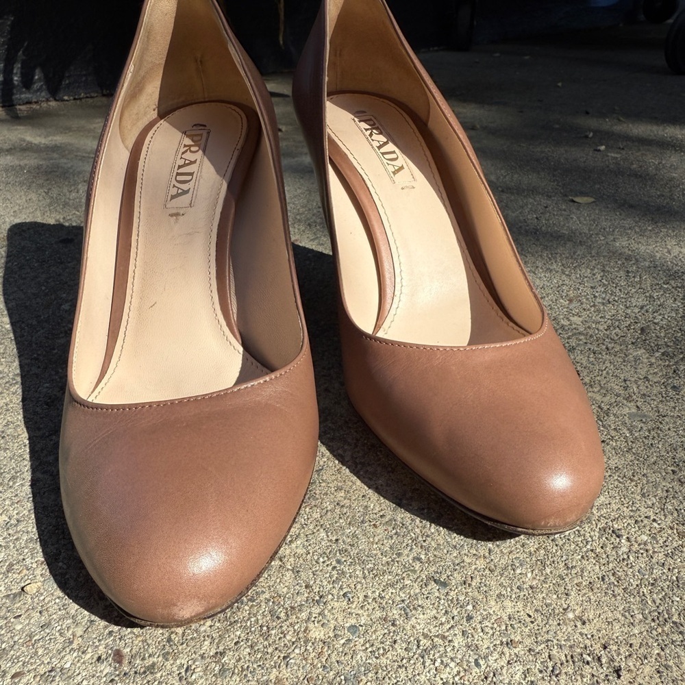Prada mocha heels. - Picture 4 of 11